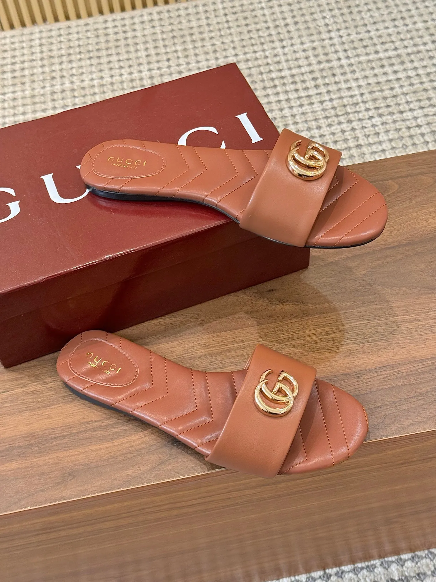 👟👟Ex-factory price 440👟👟 💯💯💯Gucci 2025 spring and summer latest popular slip-on sandals series... [Round toe] Latest double G buckle. Embroidery style Original quality 🍃Original European style, 💥perfect on the feet💃💃When worn with this shoe, it is elegant and crystal clear. No matter the materials of the accessories, they are all customized one by one. You must go to get the original version. The whole series is full of exciting and innovative elements. The texture of different materials, the texture of the materials, and the expression of the materials have a strong artistic atmosphere... ❶ Upper: imported cowhide ❷ Inner lining: customized imported sheepskin ❸ Foot pads: customized imported sheepskin ❹ Outsole: imported Italian genuine leather outsole ❺ Heel height: 1.5CM ❻ Packaging: Original full set of packaging ❼ Code number: 35-43 (41.42.43 customized is not returnable)